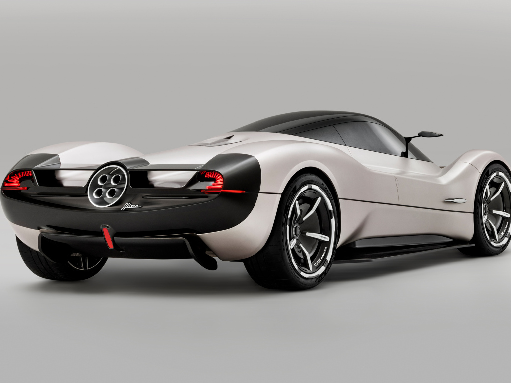 Вид сзади на автомобиль Pagani Alisea By IED 2024 года на сером фоне