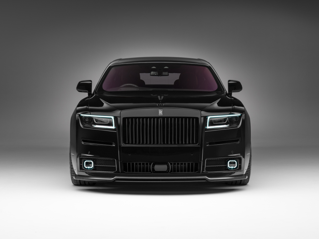 Черный автомобиль  Rolls-Royce Ghost  вид спереди