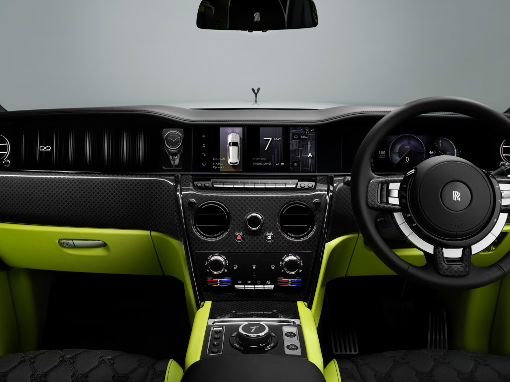 Салон автомобиля Rolls-Royce Black Badge Cullinan Series II
