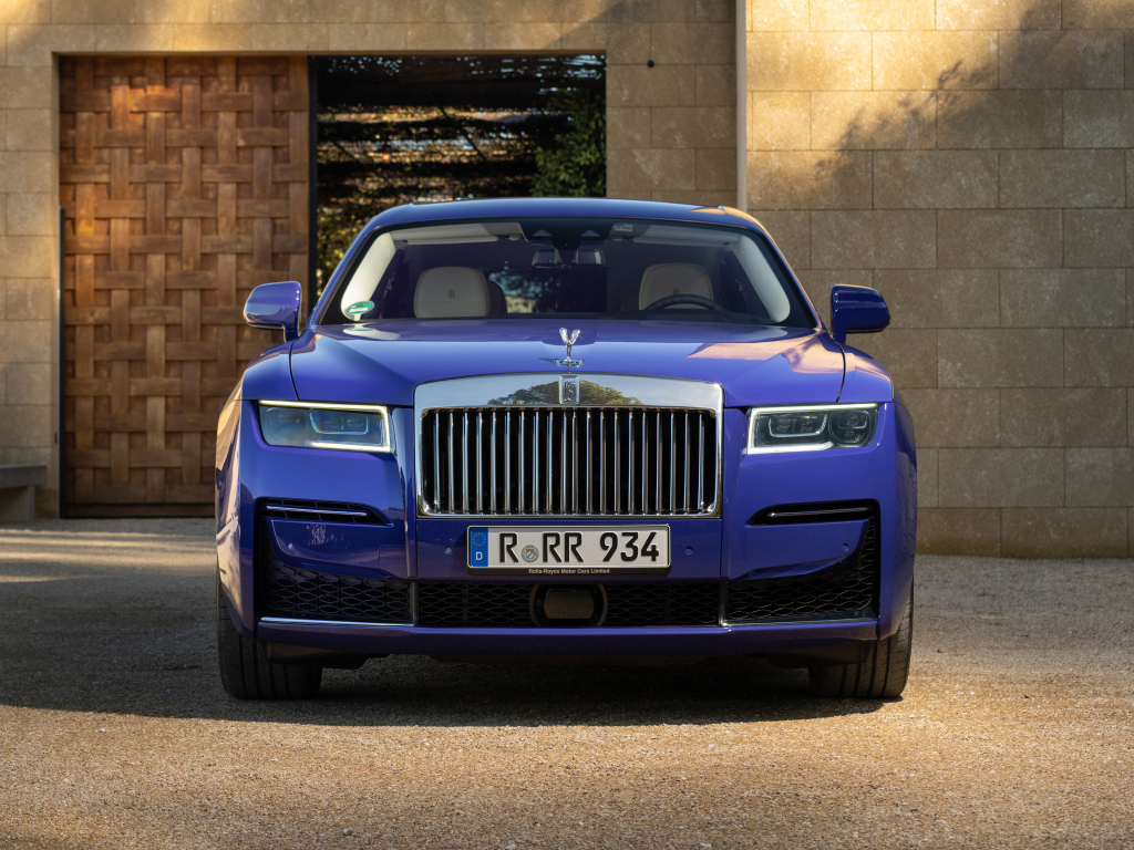 Автомобиль Rolls-Royce Ghost Tucana  вид спереди