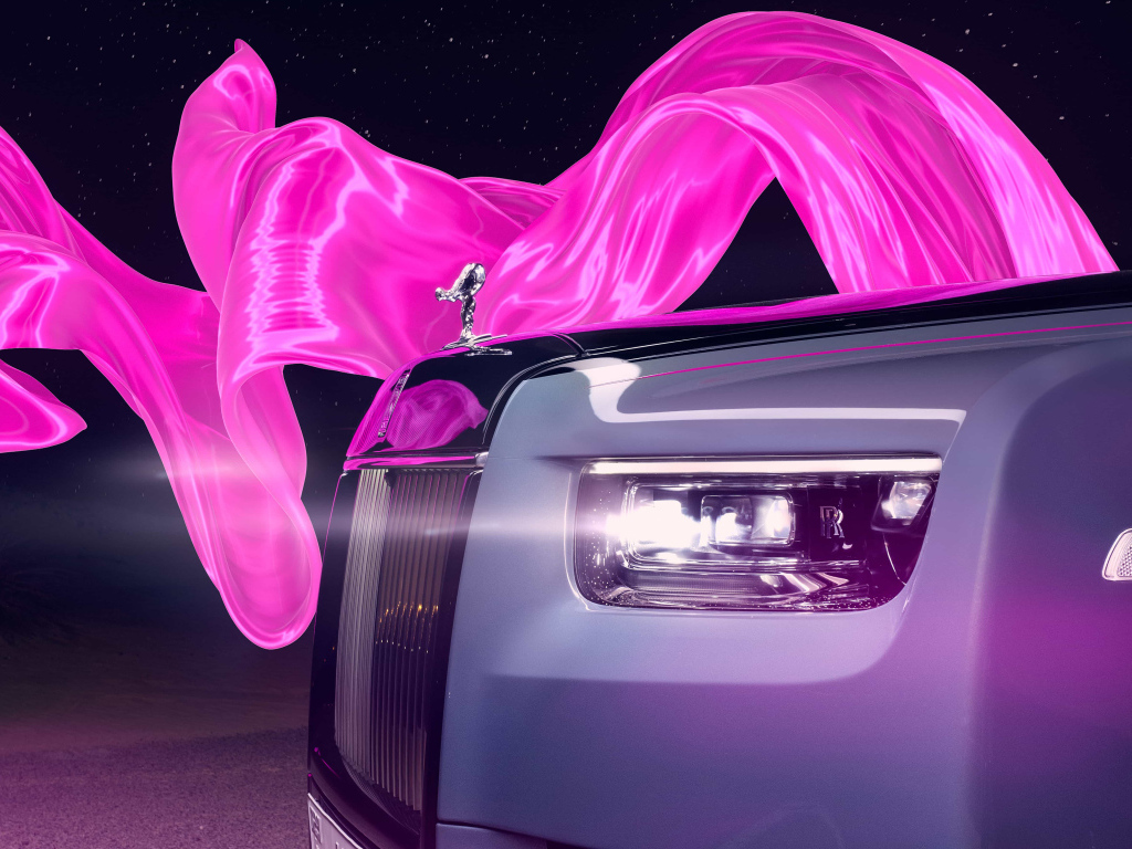 Значок автомобиля Rolls-Royce Phantom VIII с розовой лентой