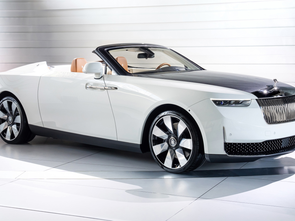 Вид сбоку на автомобиль Rolls-Royce Arcadia Droptail на сером фоне