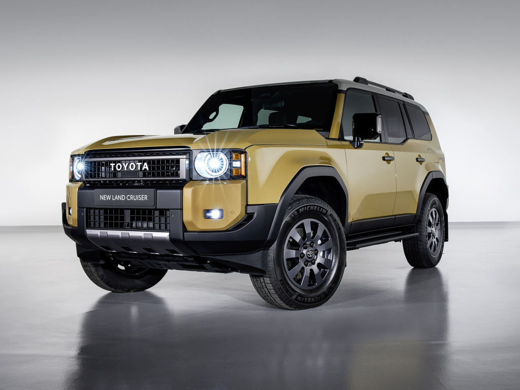 Стильный автомобиль Toyota Land Cruiser First Edition на сером фоне