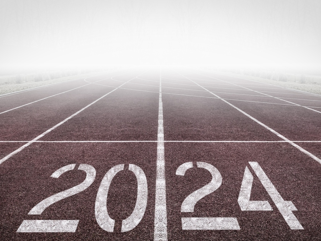 Цифры 2024 на взлетной полосе