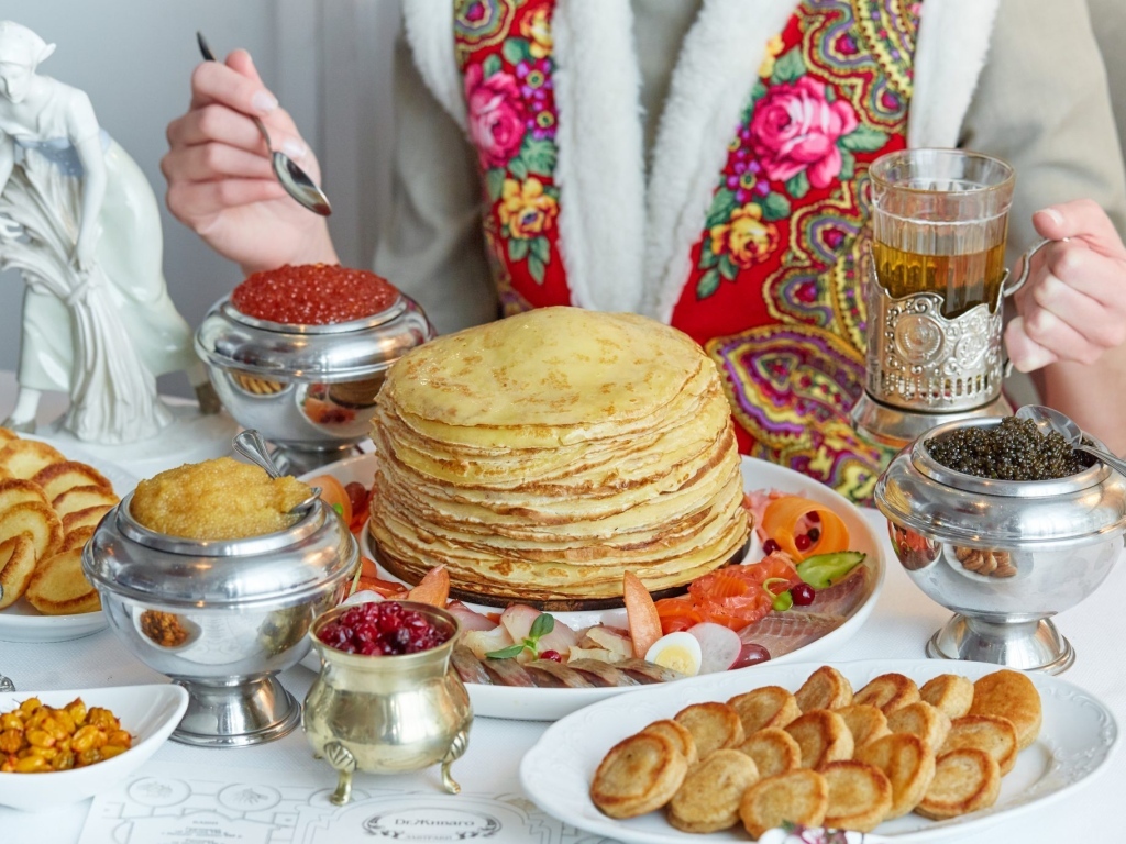 Блины и угощения на праздник Масленица