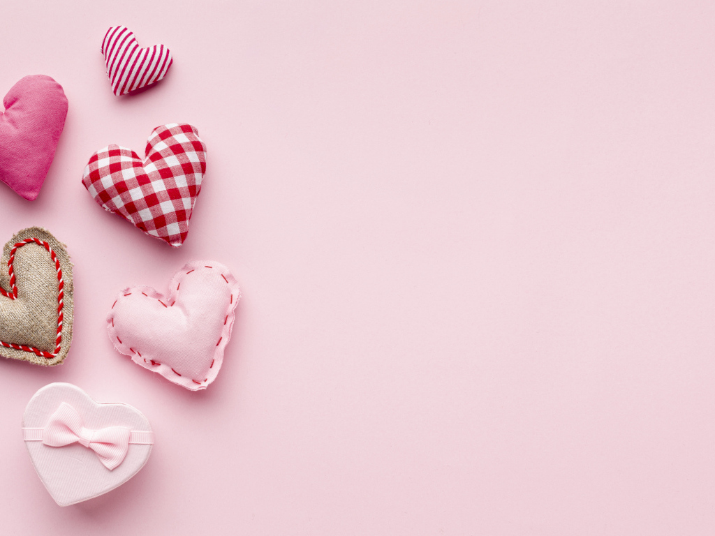 Маленькие тканевые сердечки