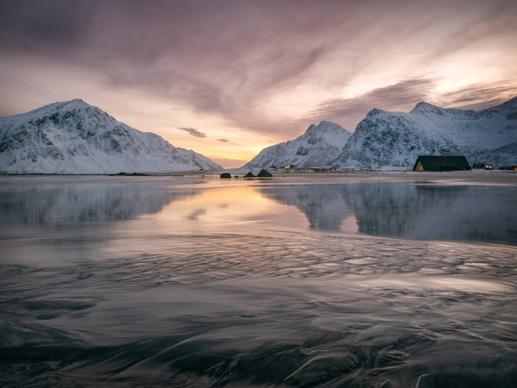 Красивый вид на горы на рассвете, Лофотенские острова