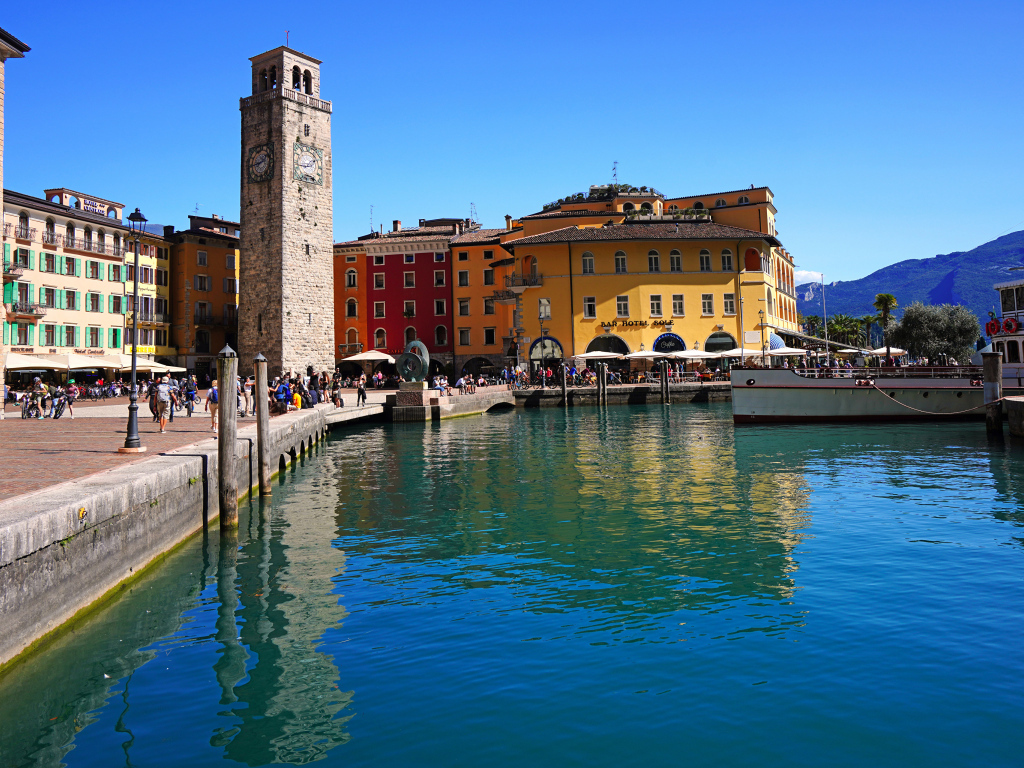 Дома у реки, Рива-дель-Гарда, Италия