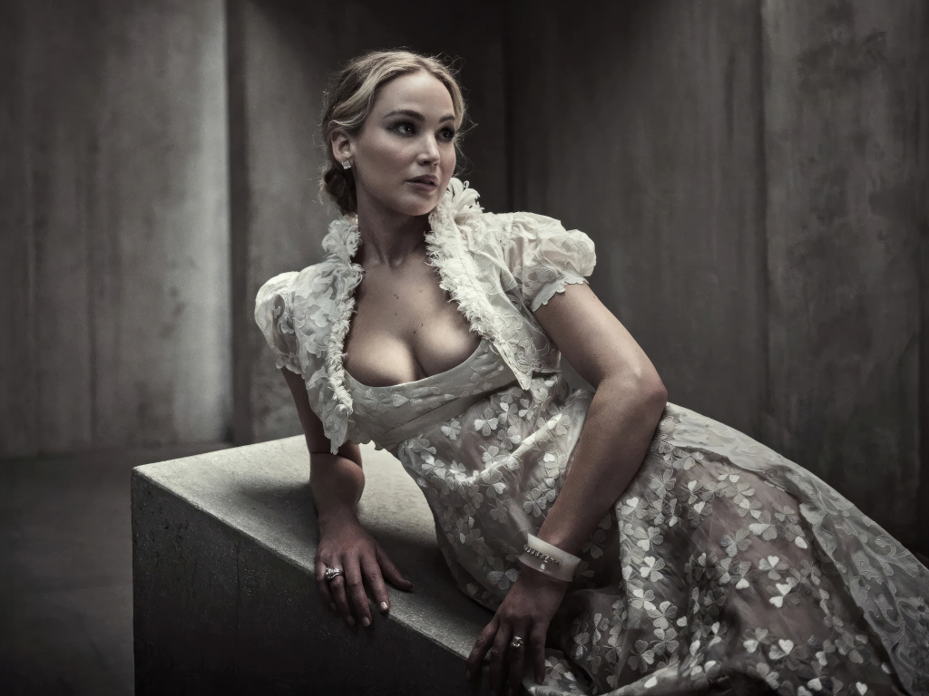 Американская актриса Дженнифер Лоуренс  в красивом платье