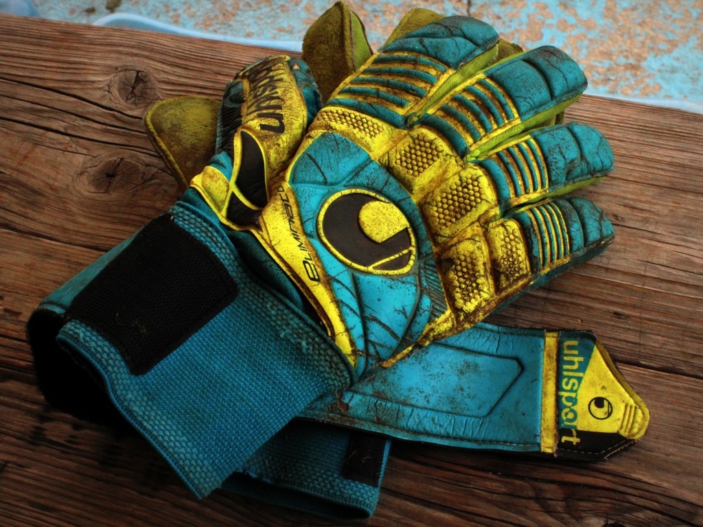 Перчатки вратаря