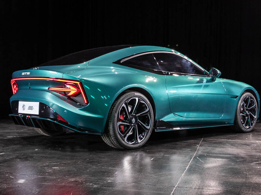 Вид сзади на автомобиль MG Cyber GTS Concept 2024 года