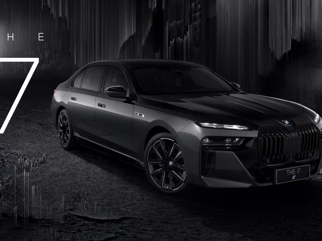 Черный автомобиль BMW i7