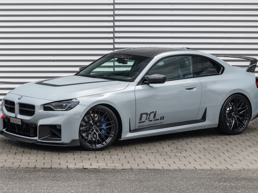 Автомобиль dAHLer BMW M2 Competition line 2024 года у гаража