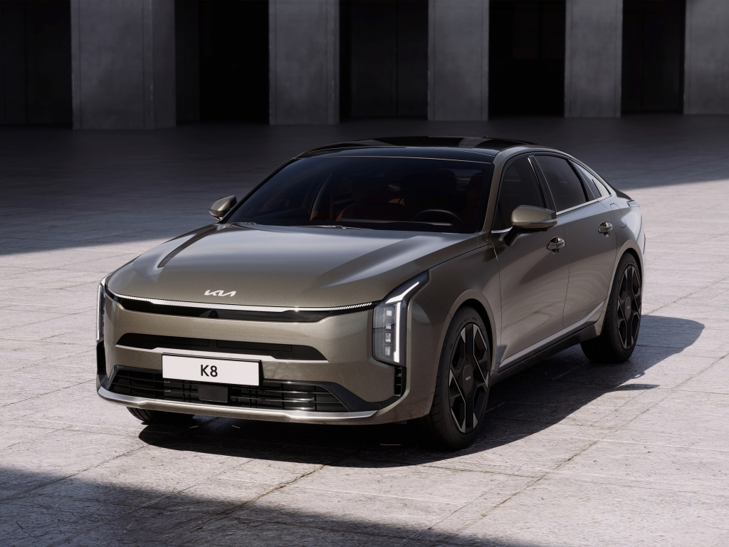 Автомобиль Kia K8 2024 года