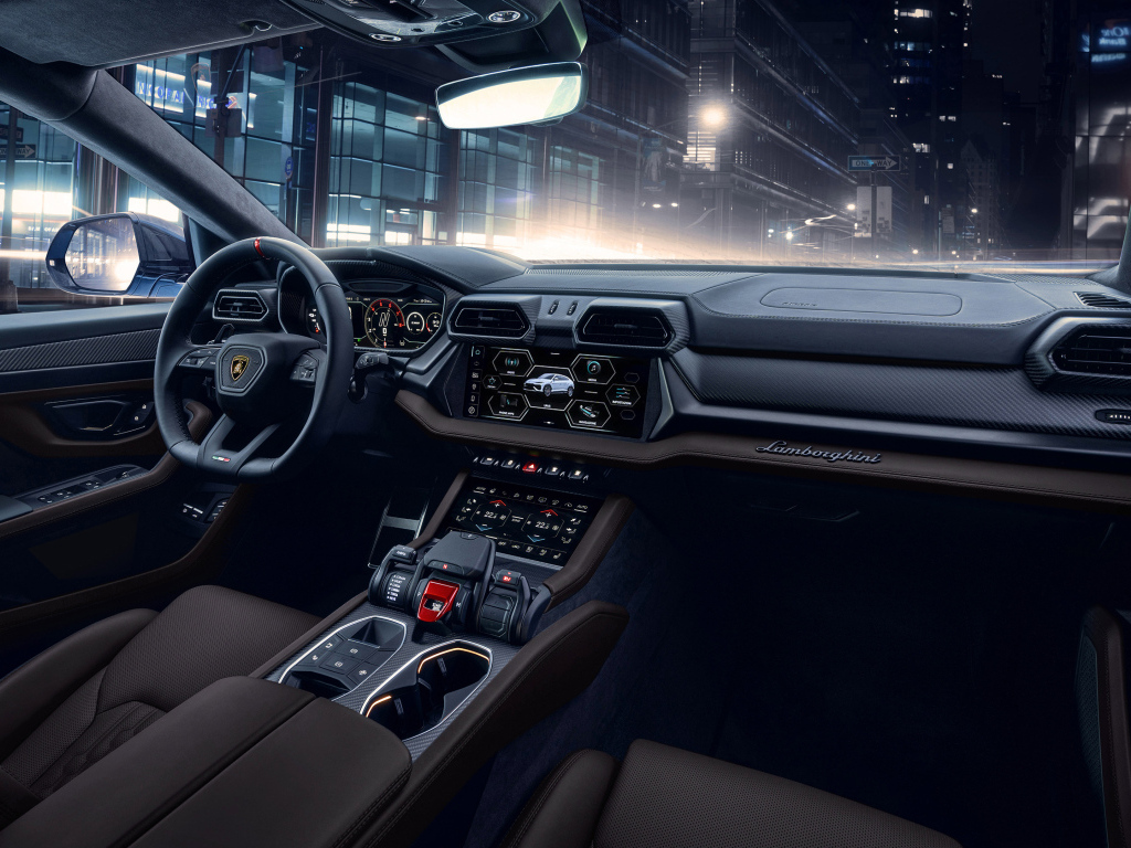 Салон автомобиля Lamborghini Urus SE 2024 года