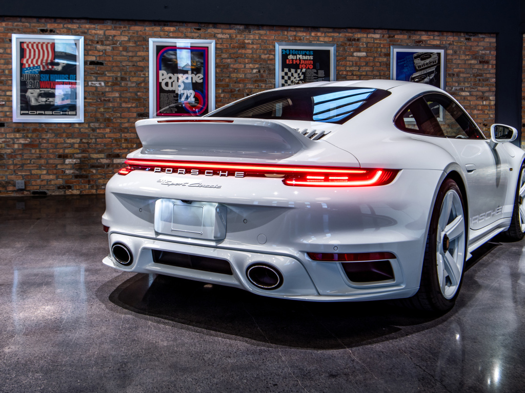 Быстрый спорткар Porsche 911 Sport Classic