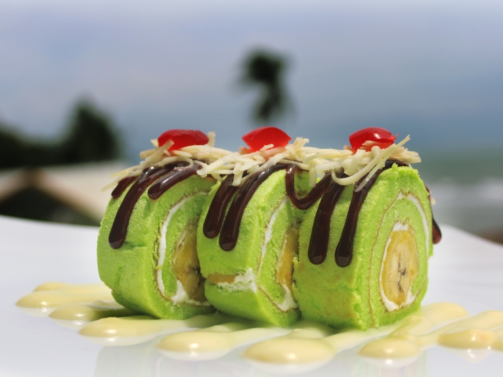 Рулет с бананом и сгущенкой