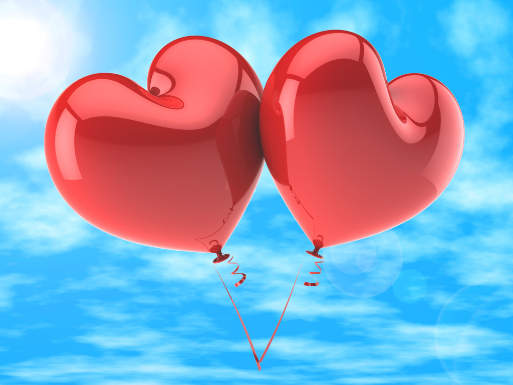 Два красных шарика в форме сердца в голубом небе