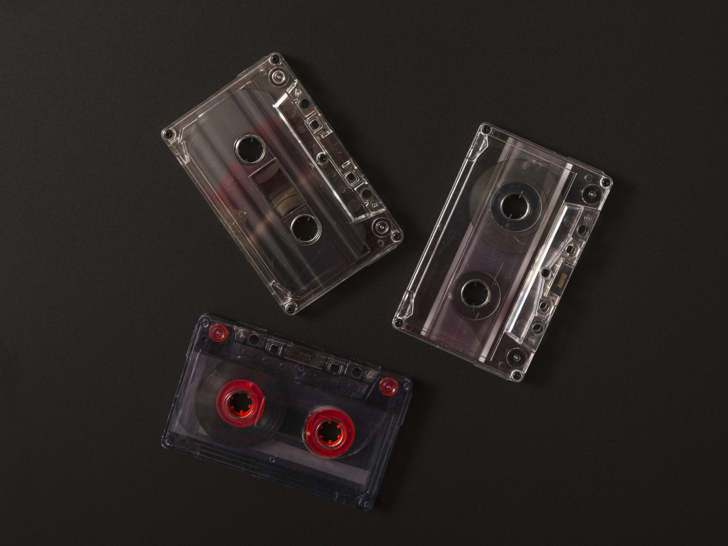 Три кассеты на черном фоне
