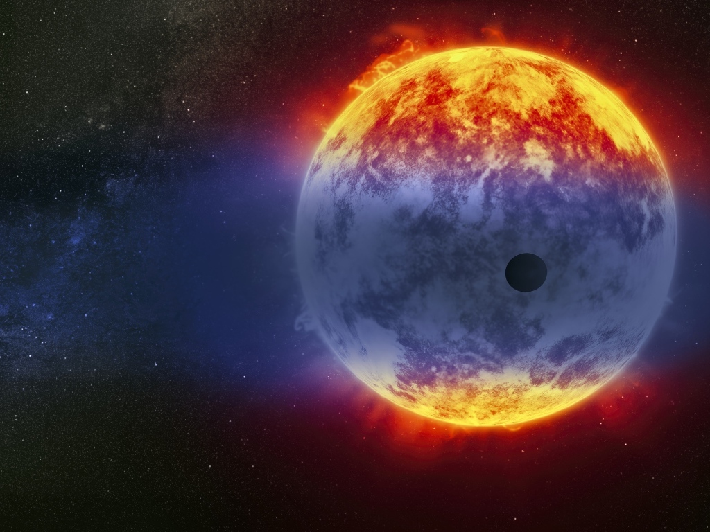 Маленькая планета на фоне солнца