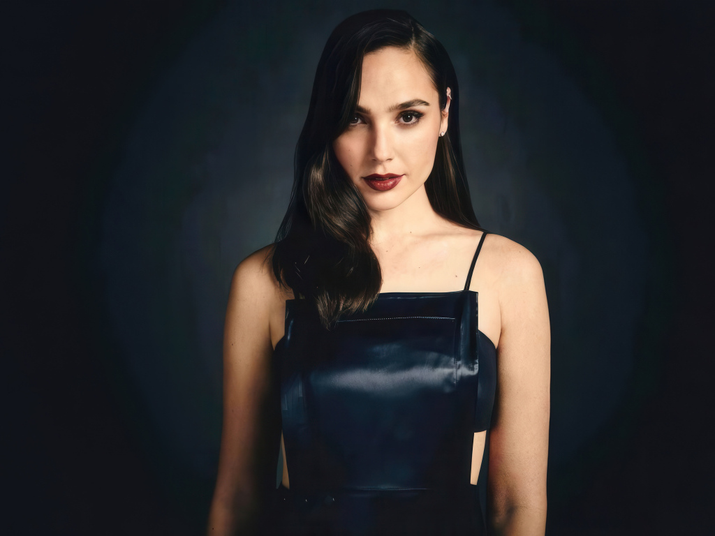 Эффектная брюнетка израильская актриса Галь Гадот