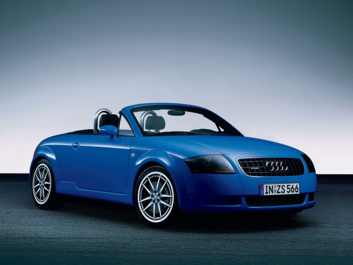Автомобиль Audi TT Advance голубой