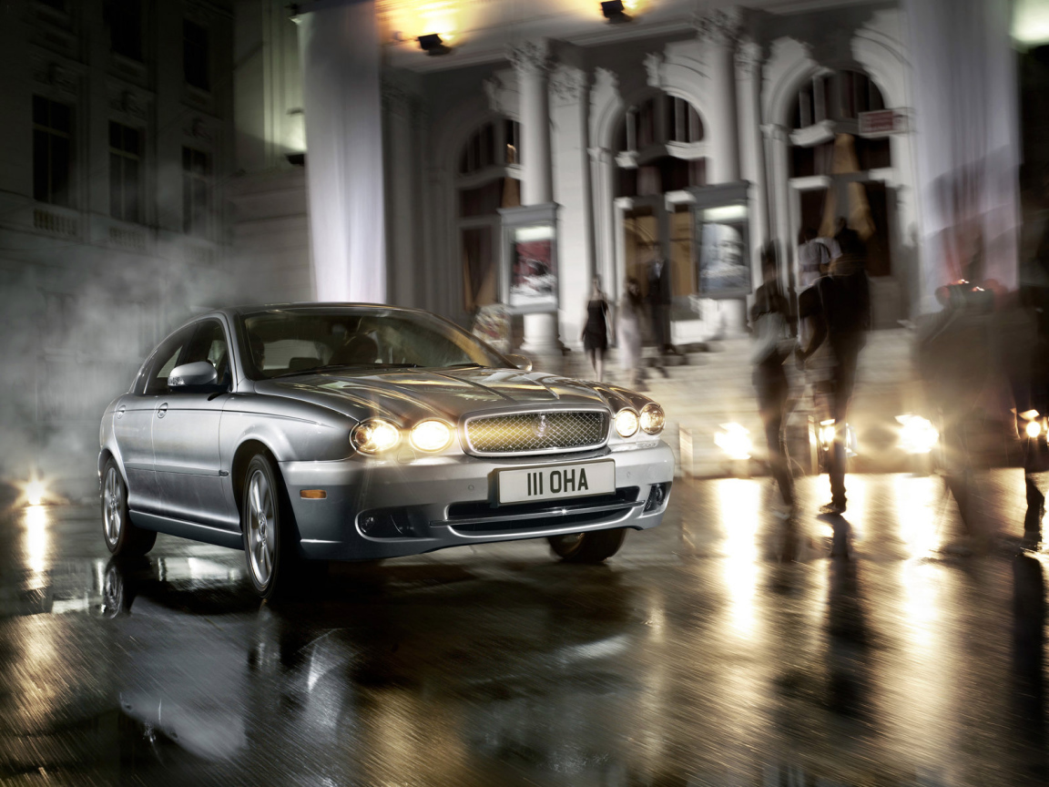 Jaguar под дождем