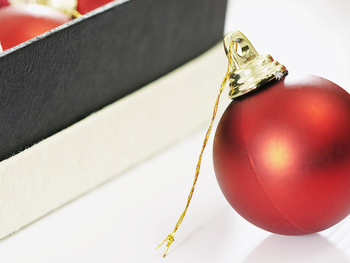 Украшение елки на Новый Год