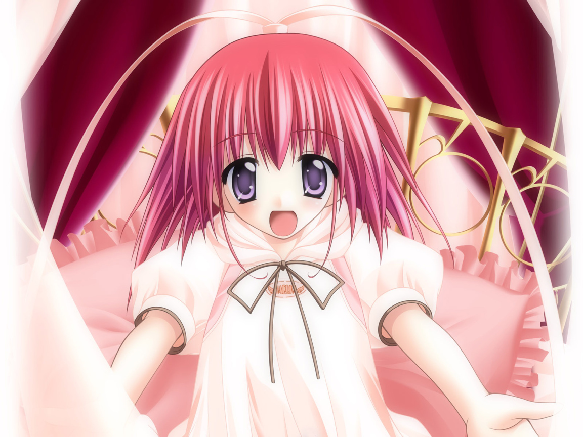 Маленькая девочка в кровати