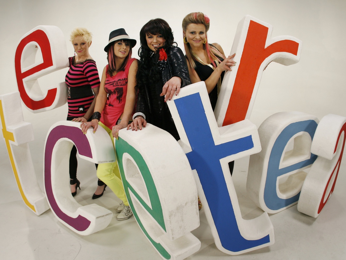 Sinead and Black Daisys