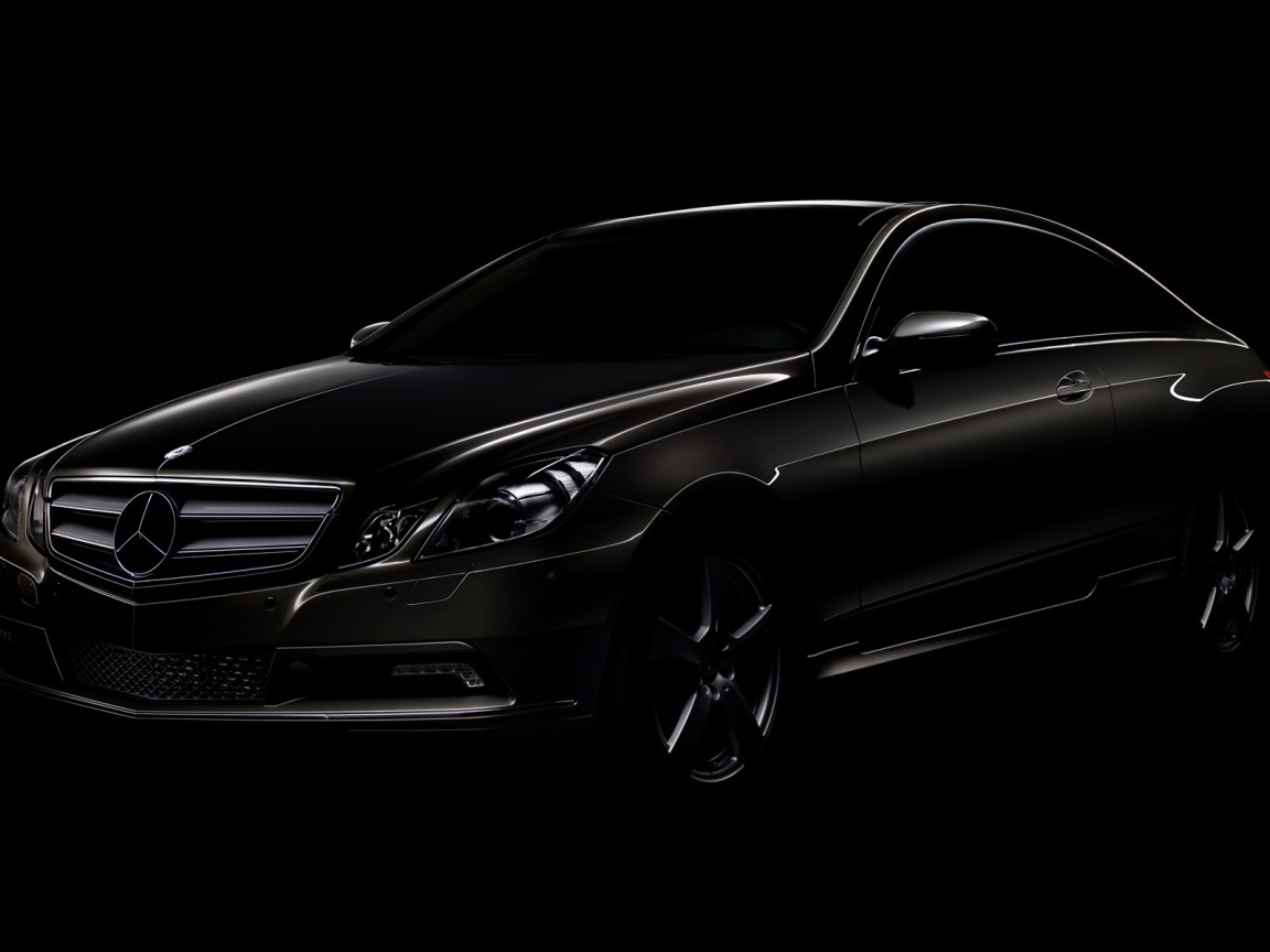 Черный Mercedes