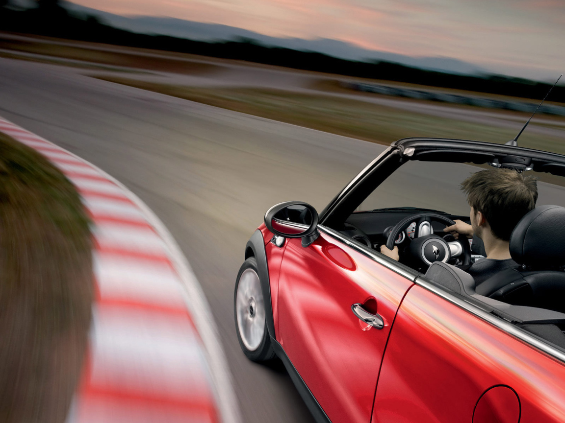 Вхождение в поворот на Mini