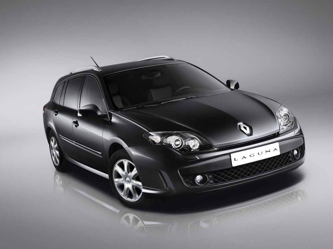 Черная Renault Laguna