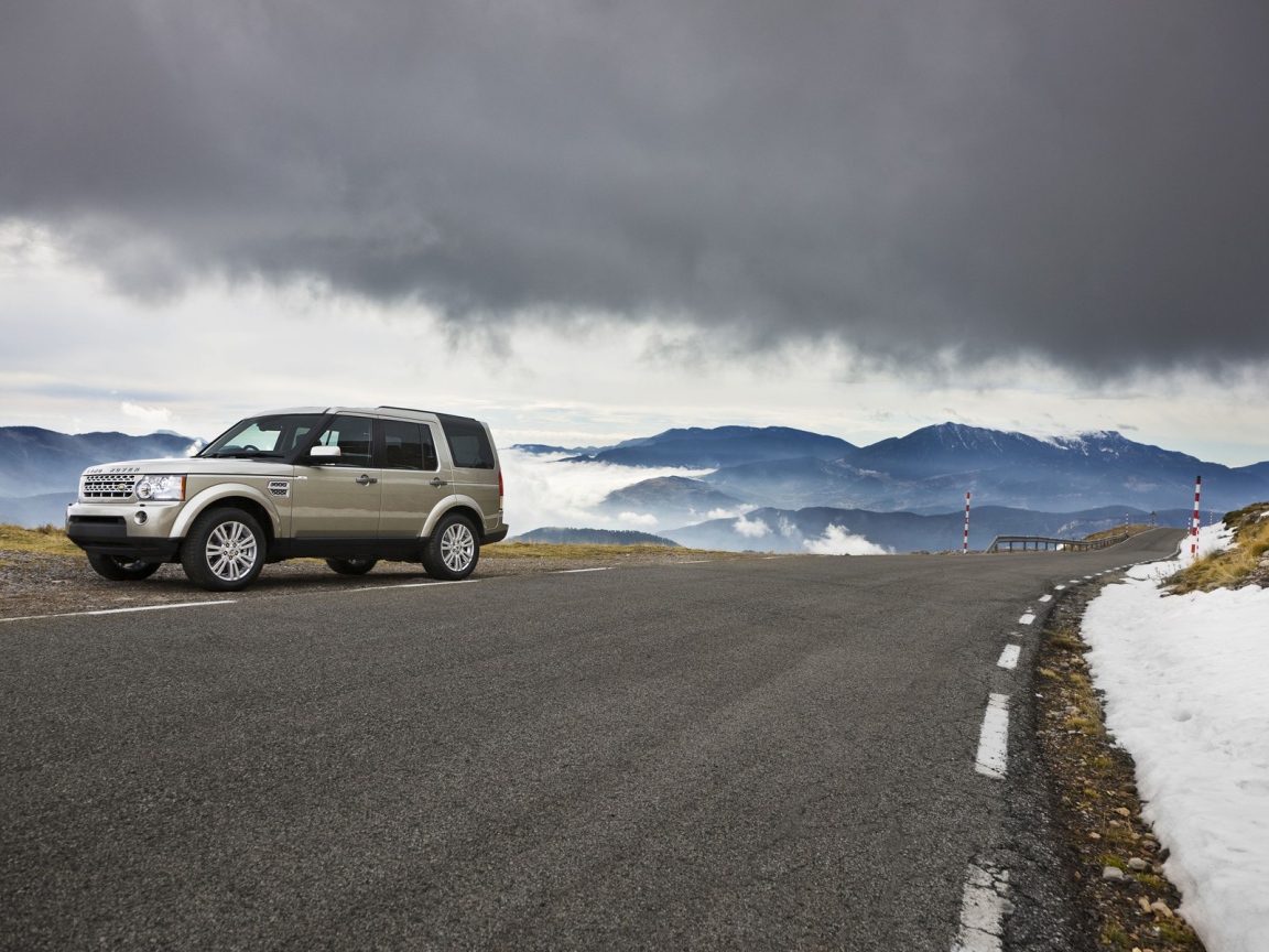 Rover на горной дороге