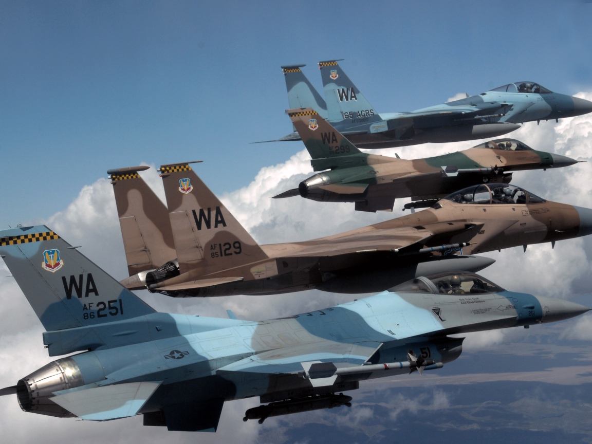 Истребители F18 и F16