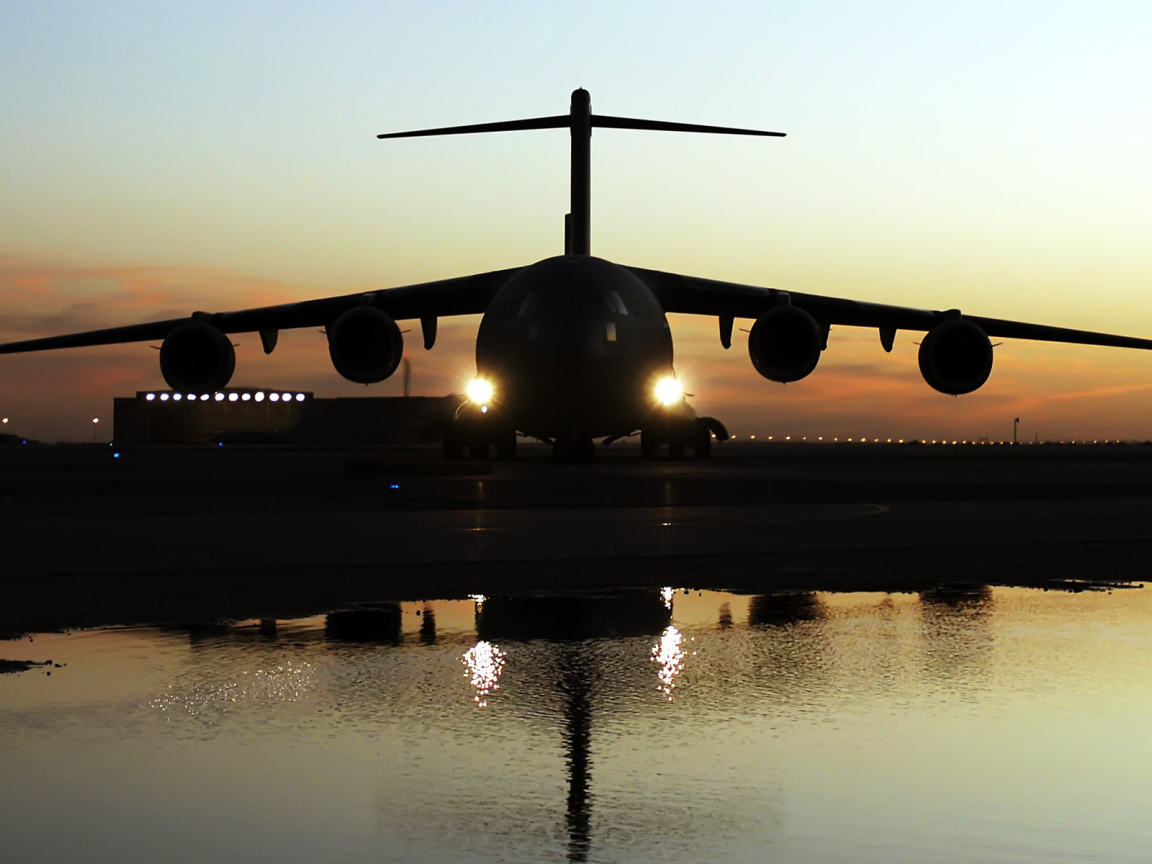 Military aircraft / cargo aircraft