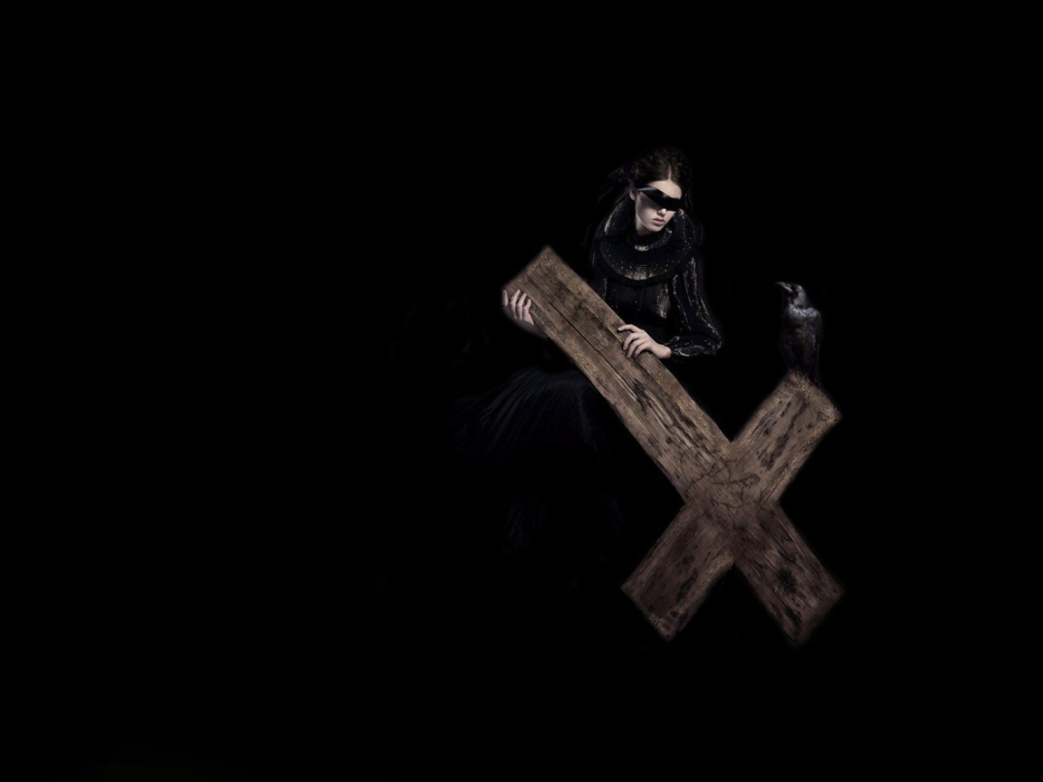 Дама с крестом
