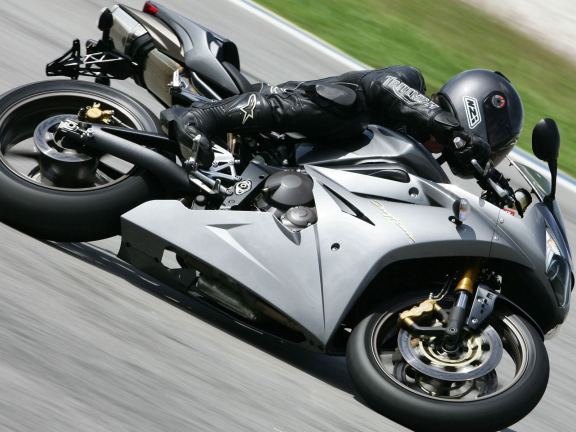 Серый байк на сверхзвуке