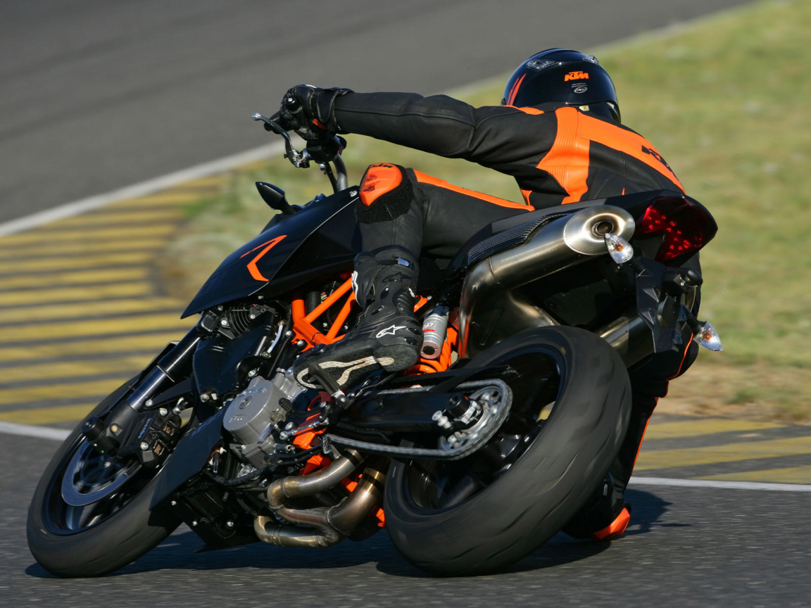 Гонщик на мотоцикле