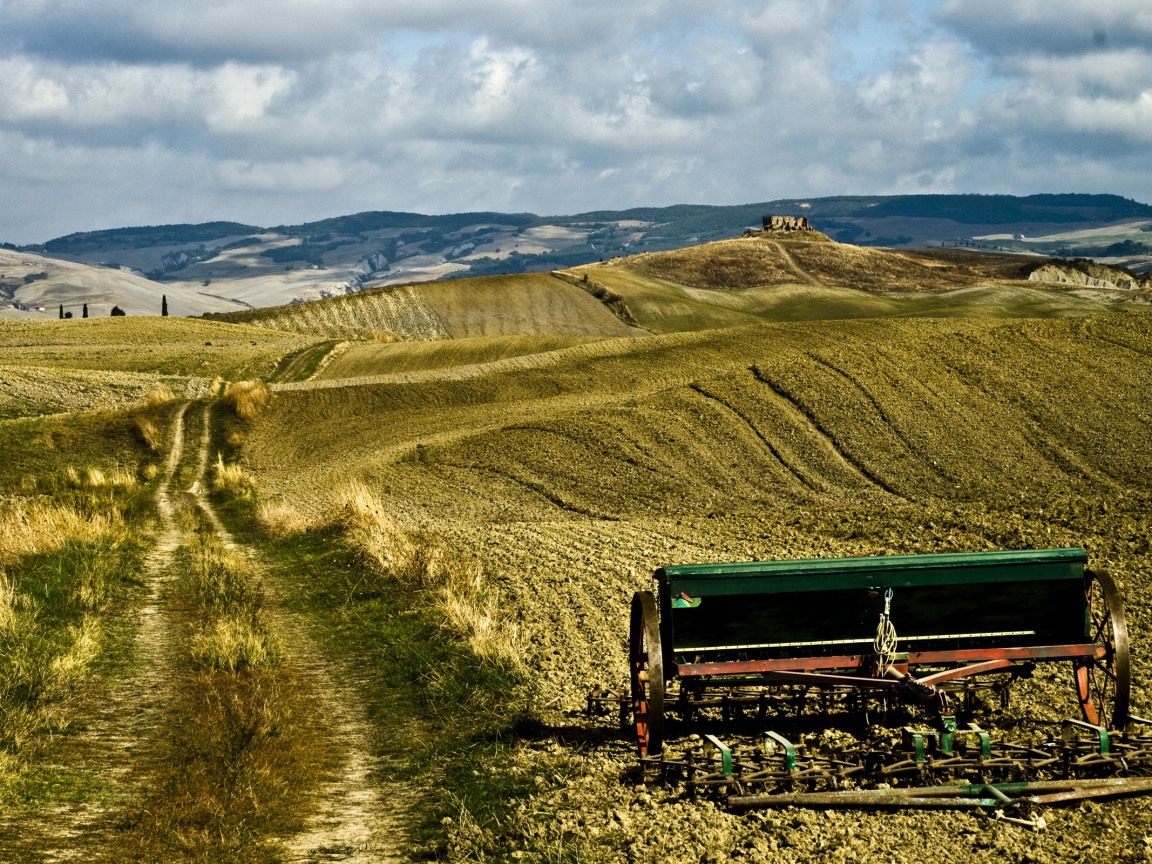 Холмистые поля