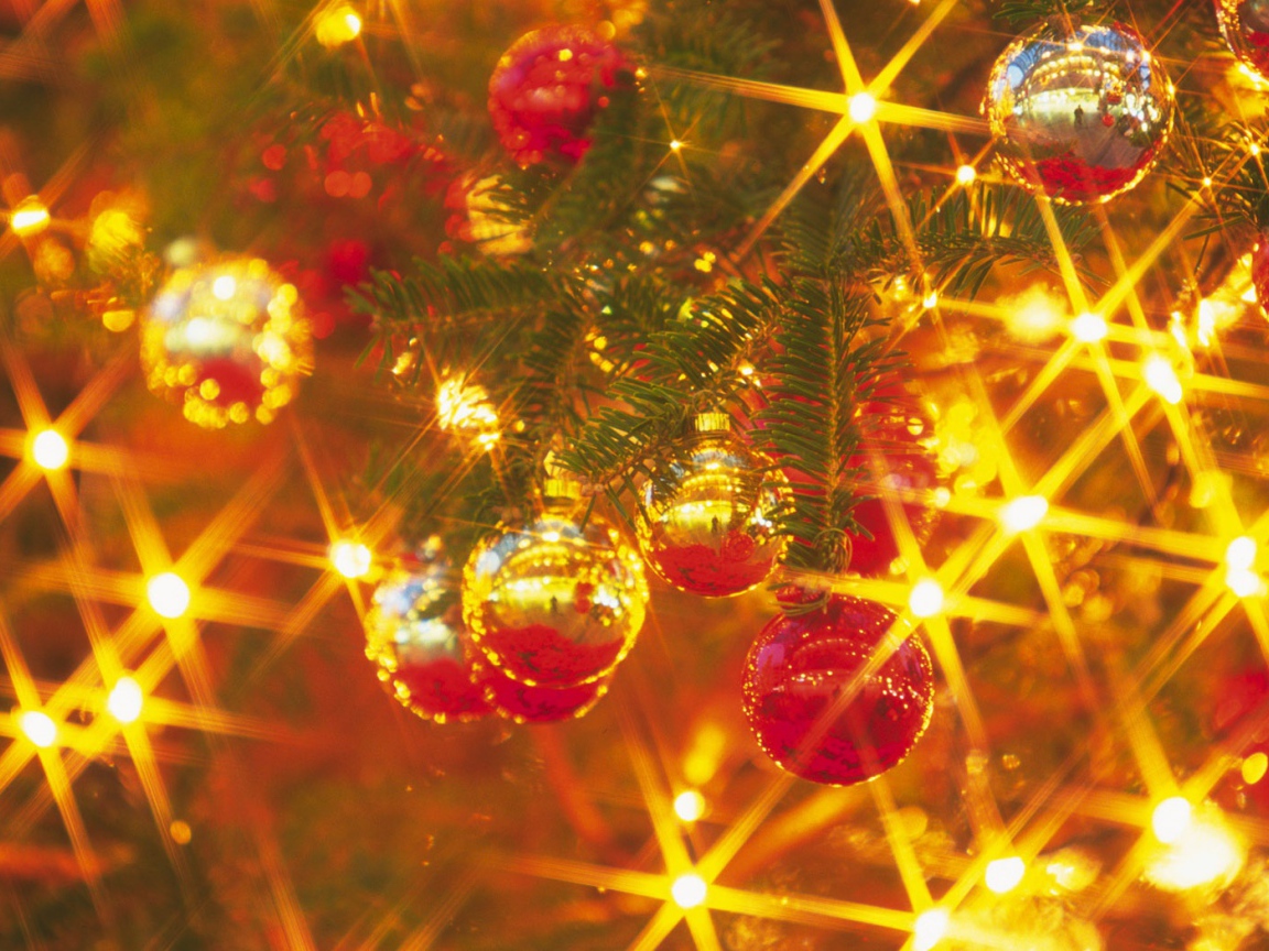 Шарики на елке