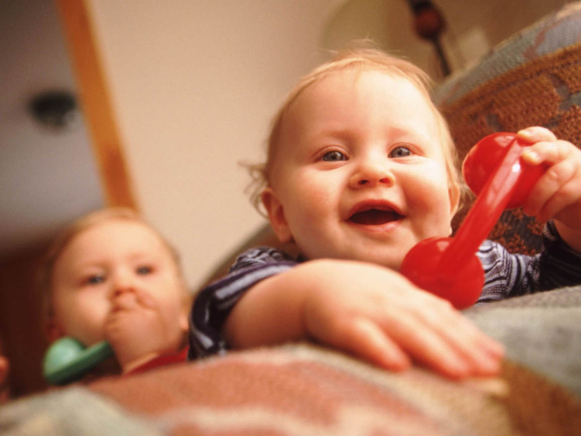 Веселые малыши