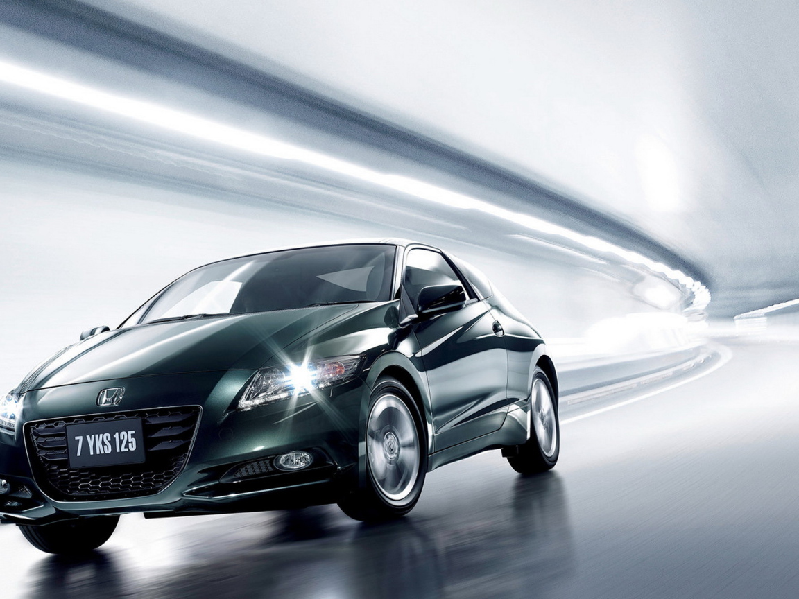 Honda CR-Z в туннеле