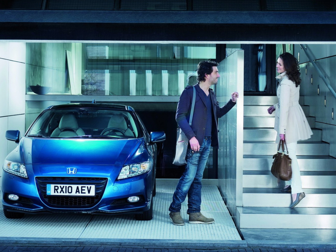 Хонда СR-Z в гараже