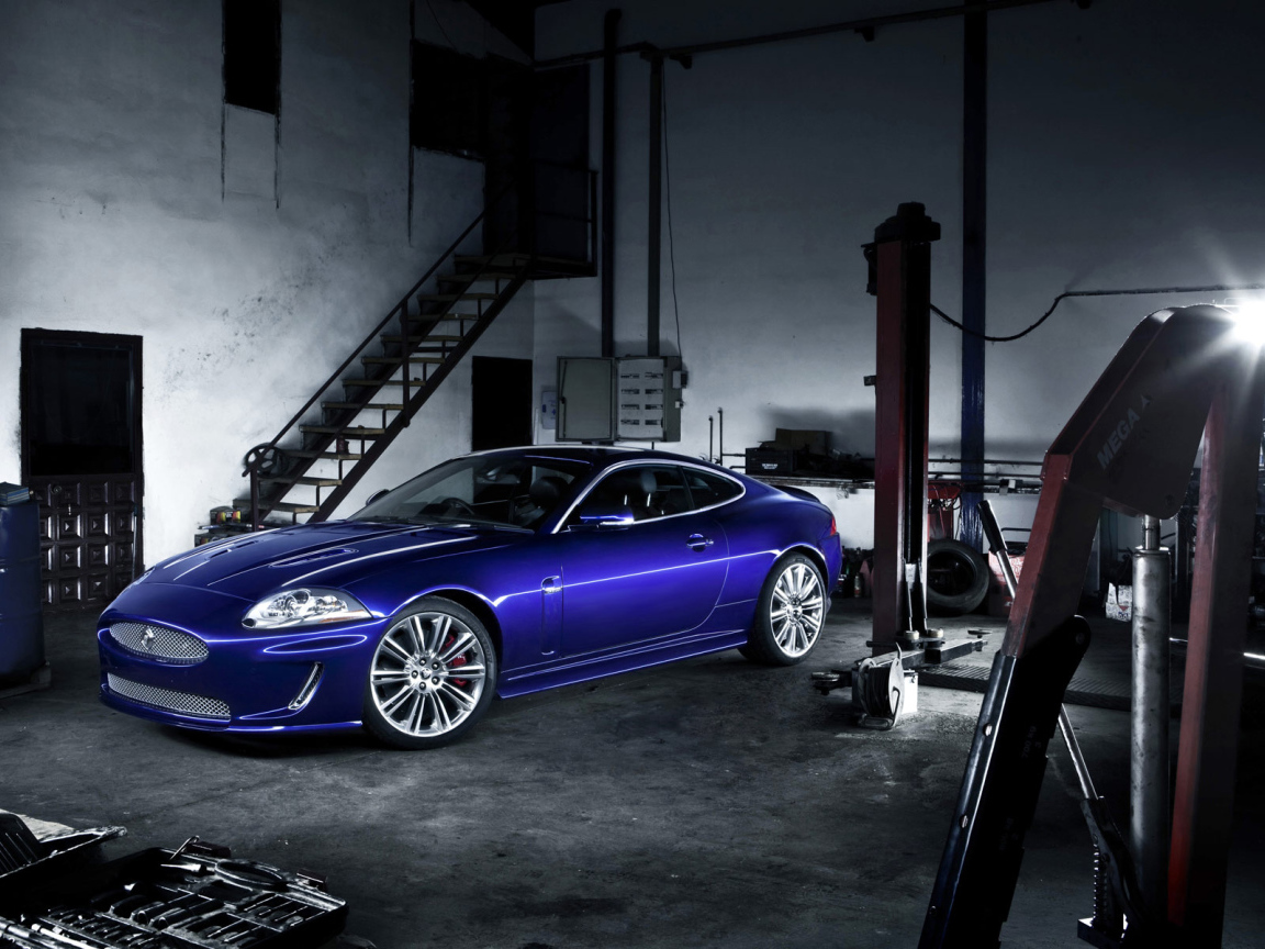 Синий Ягуар XKR