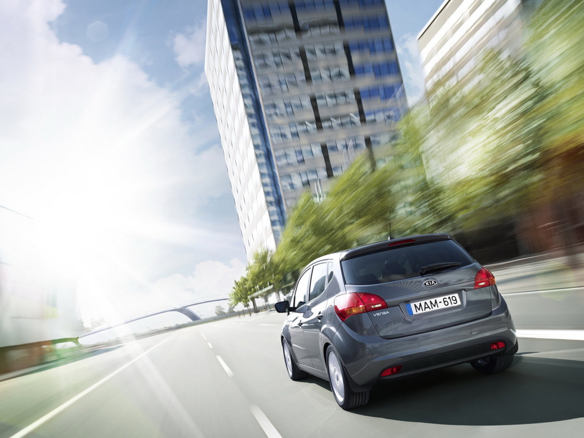 Киа Венга в городе