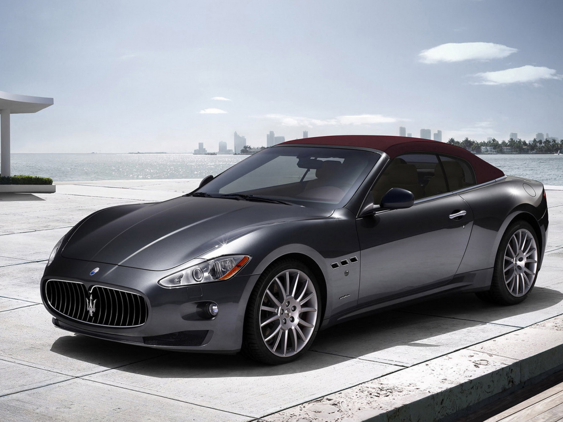 Maserati GranCabrio на причале