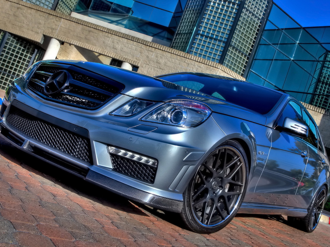 Мерседес Бенц E63 AMG