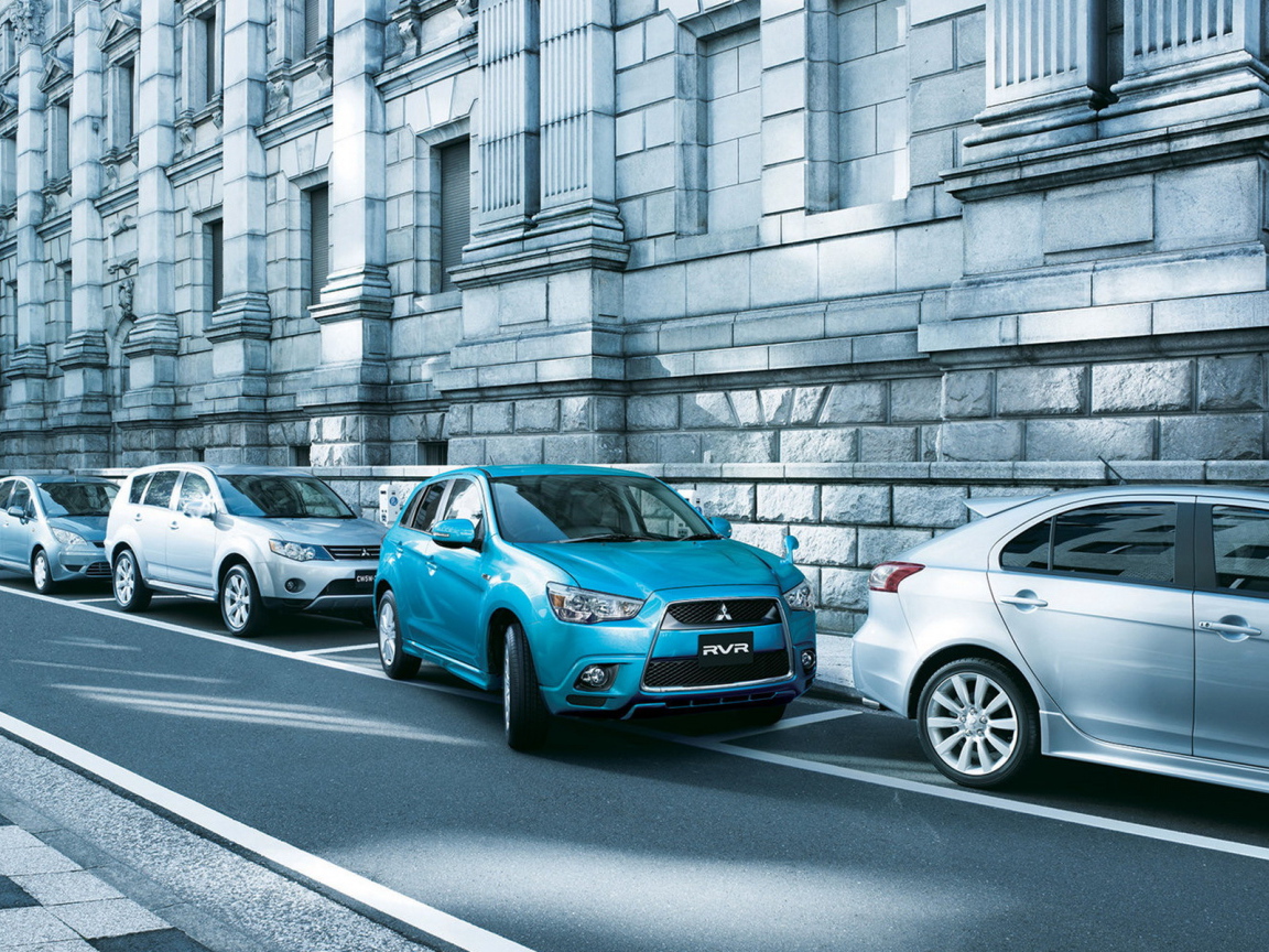 Mitsubishi RVR на паркинге