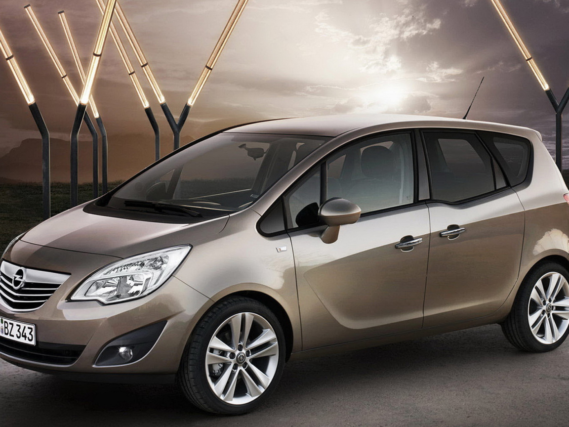 Опель Мерива на рассвете